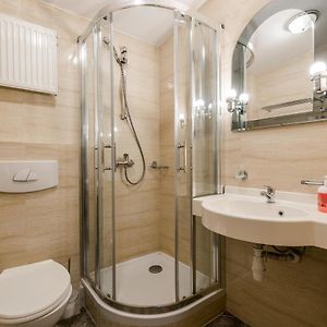 Private Bathroom Single Room